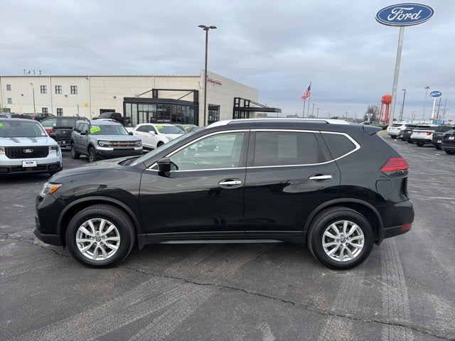 Used 2017 Nissan Rogue SV with VIN KNMAT2MVXHP611122 for sale in Kansas City